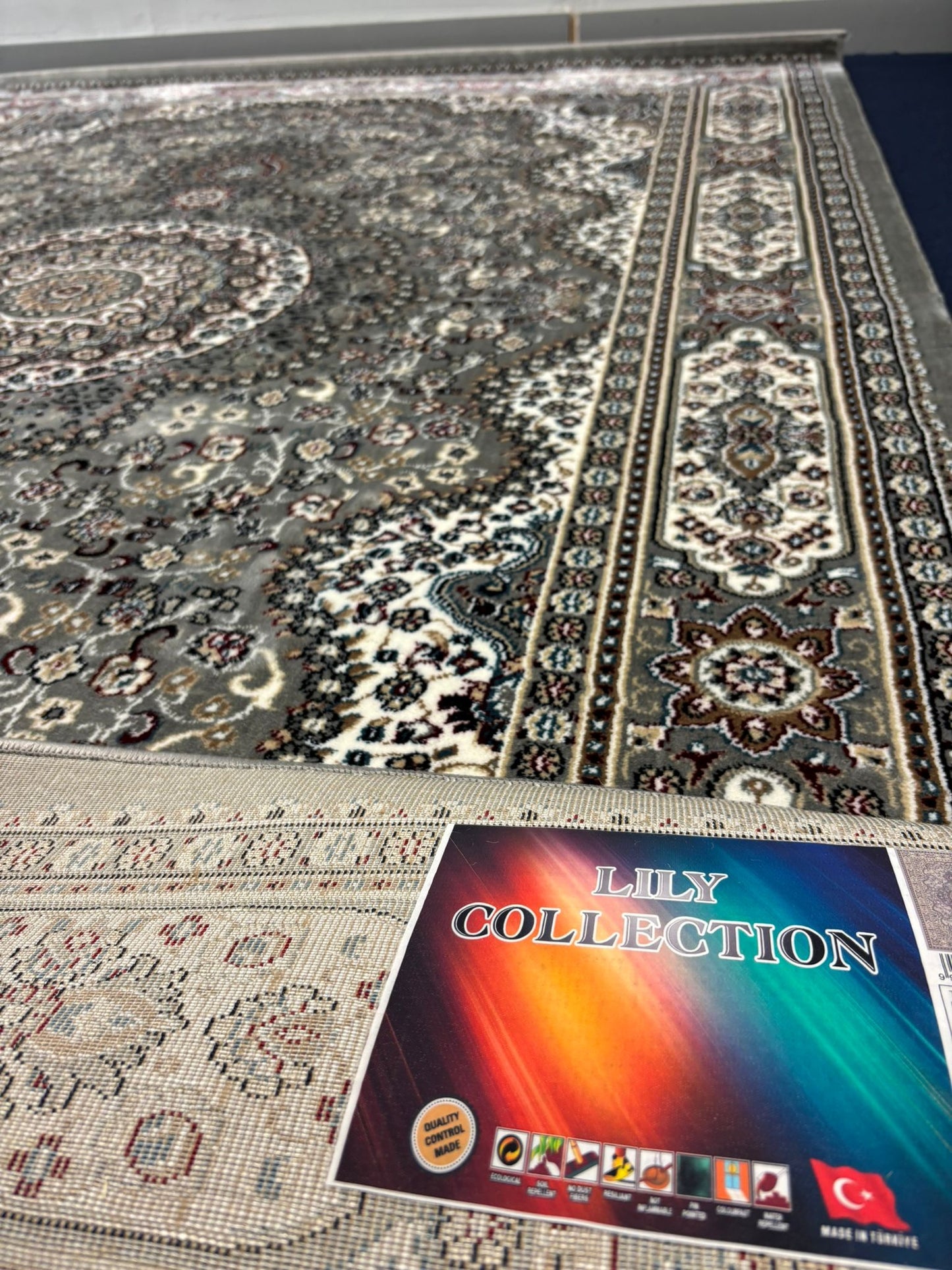 Traditional Turkish Grey Area Rug – Medallion Pattern