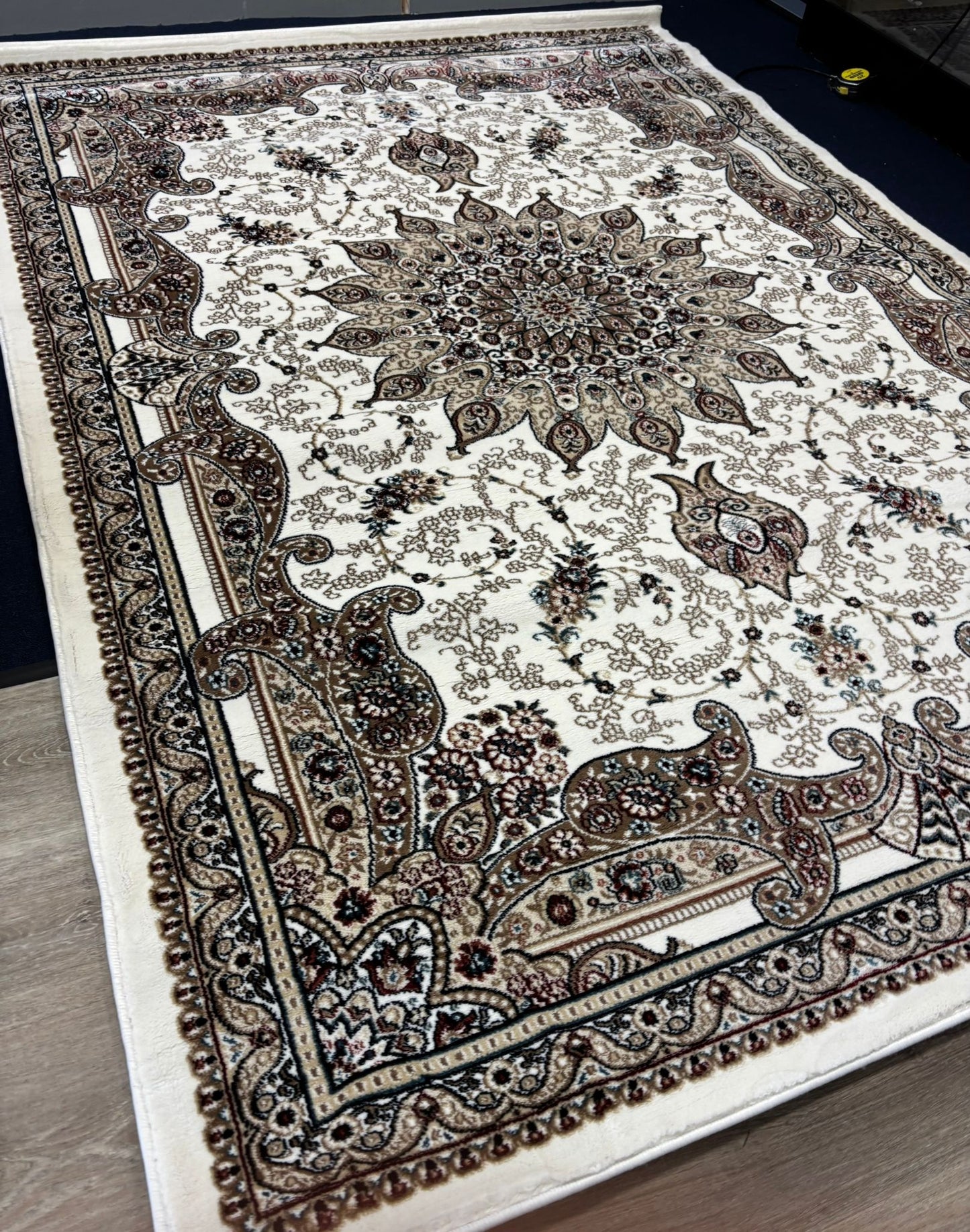 Cream Traditional Medallion Rug