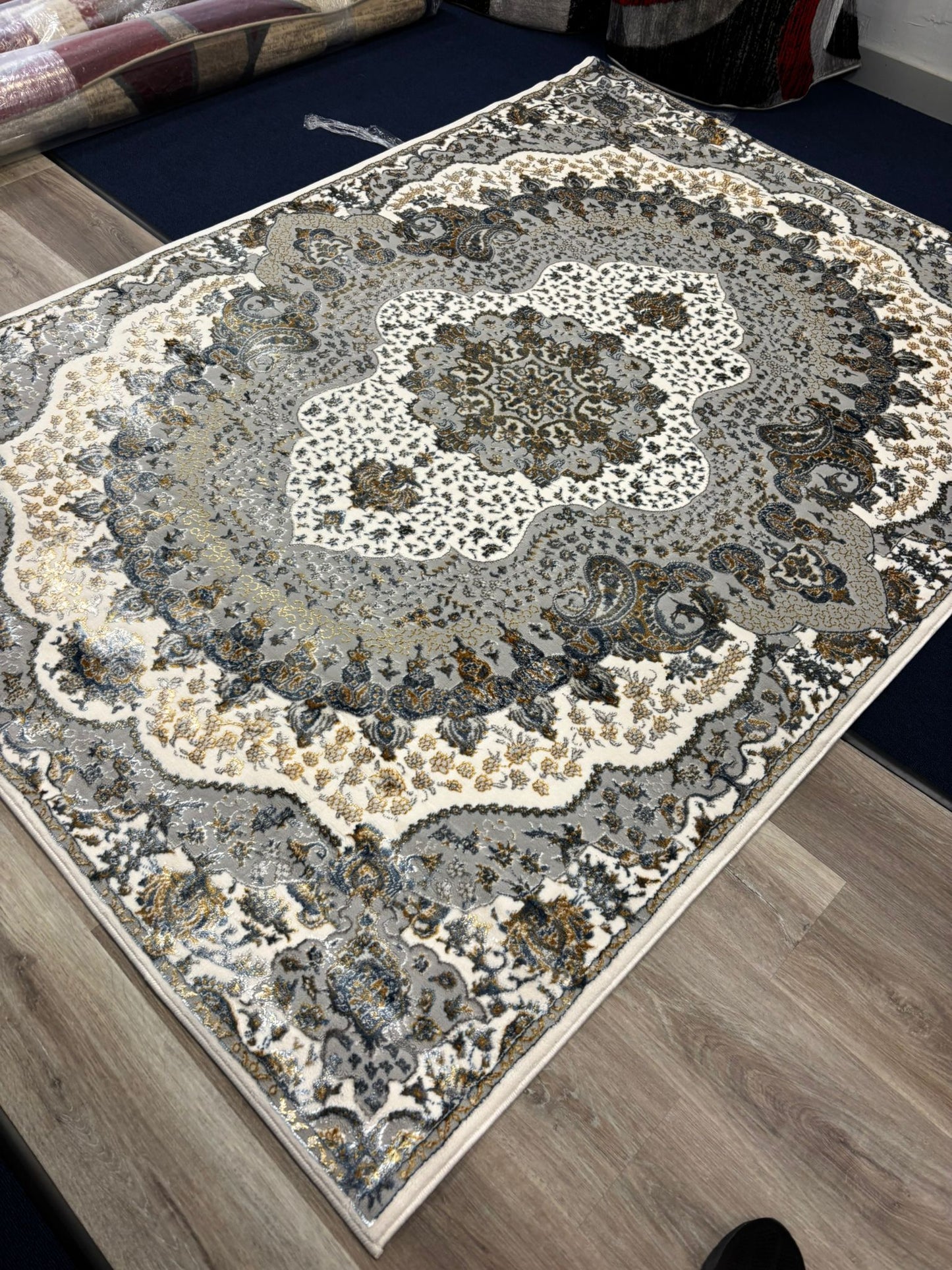 Persian Medallion Rug in Grey, Ivory & Gold – Classic Traditional Area Rug | Luxury Look