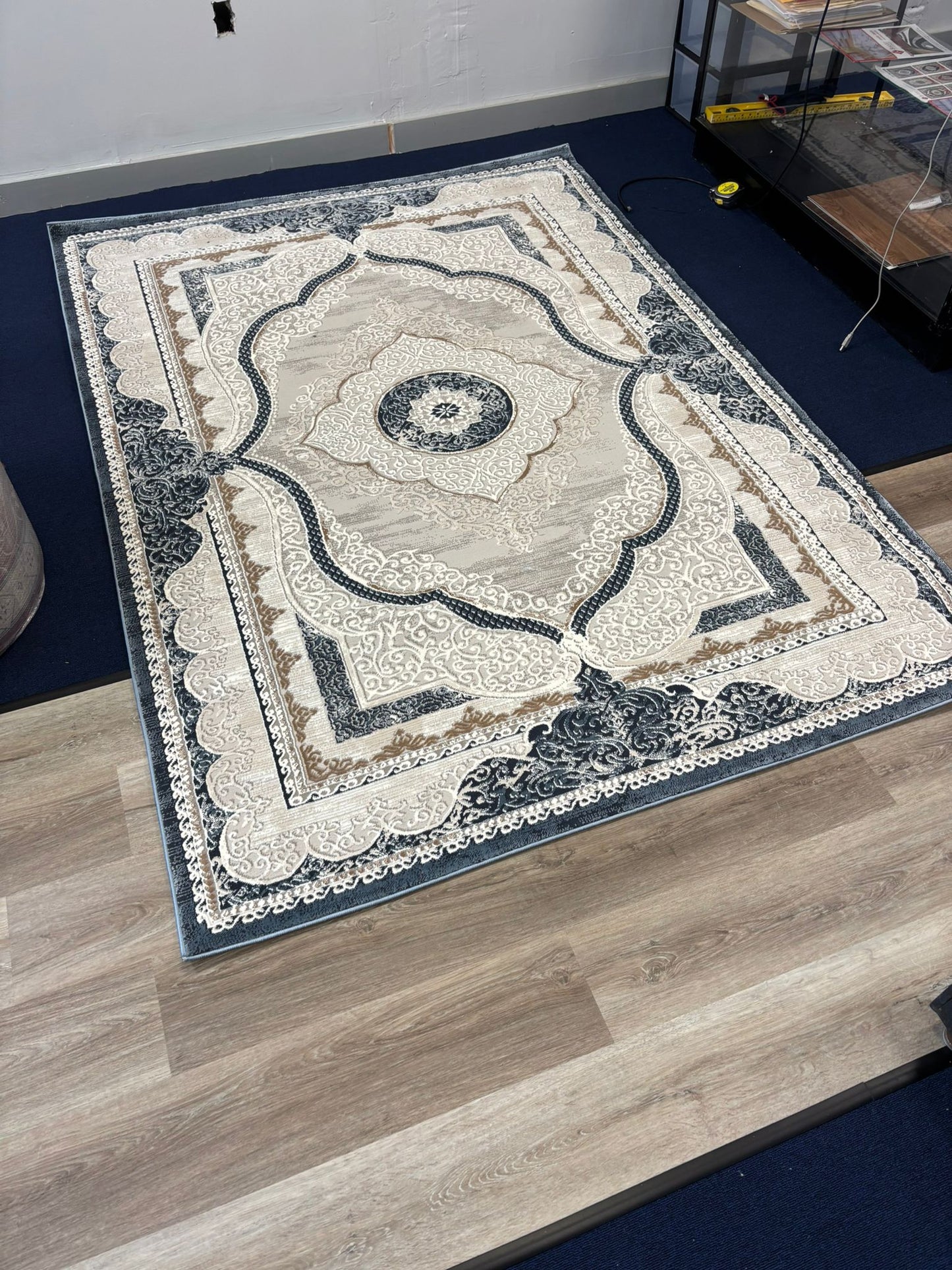 Classic Medallion Area Rug – Beige, Cream & Black Ornamental Carpet