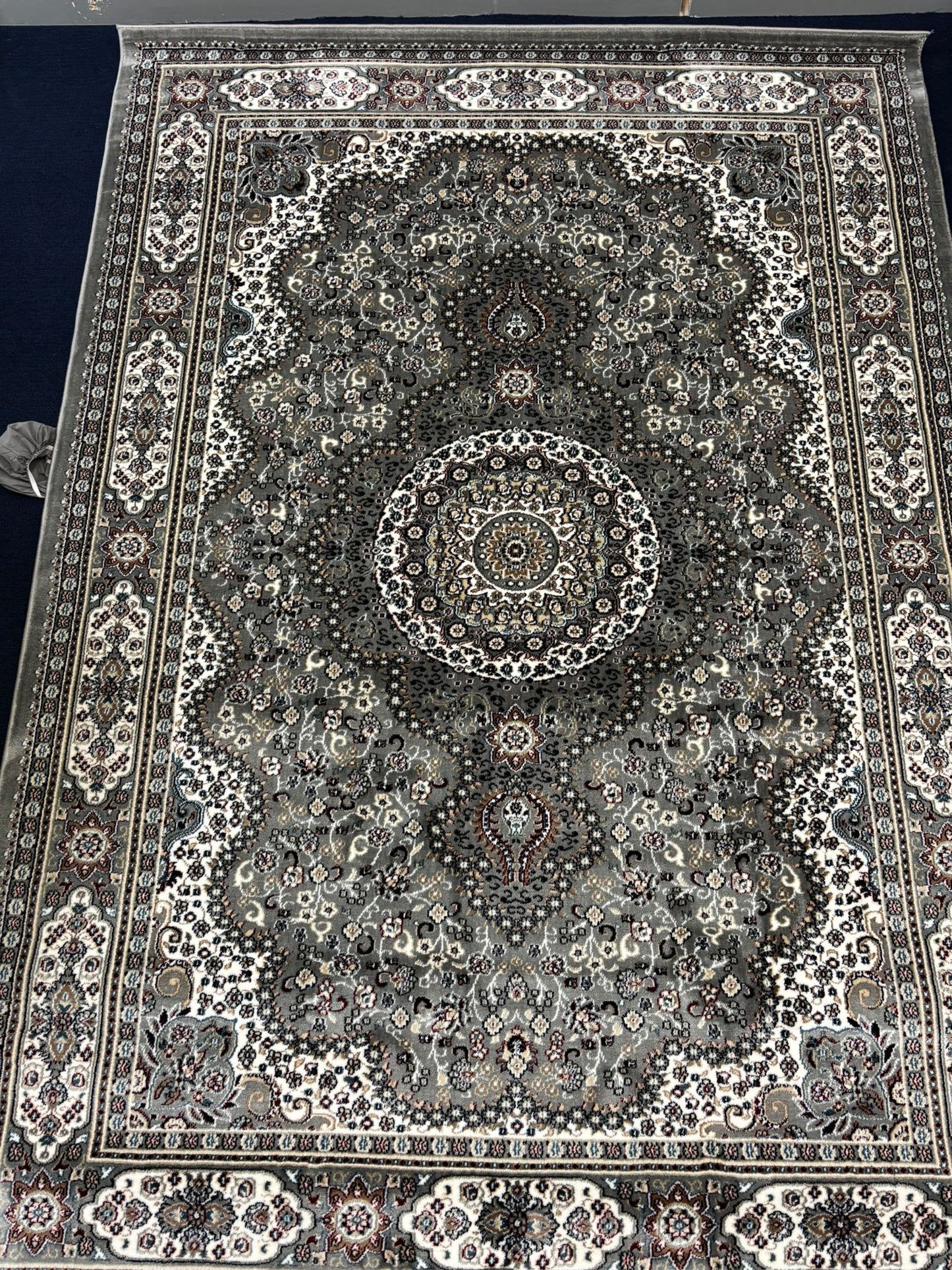 Traditional Turkish Grey Area Rug – Medallion Pattern