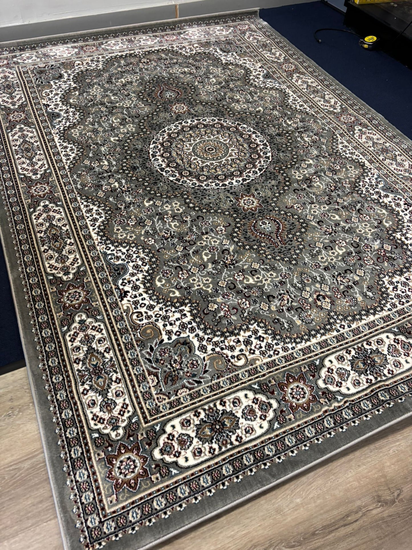 Traditional Turkish Grey Area Rug – Medallion Pattern