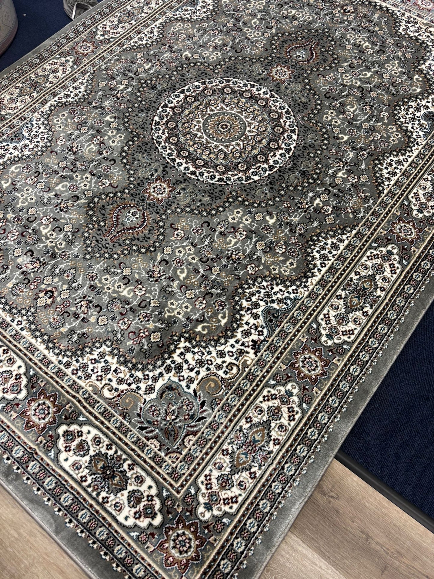 Traditional Turkish Grey Area Rug – Medallion Pattern