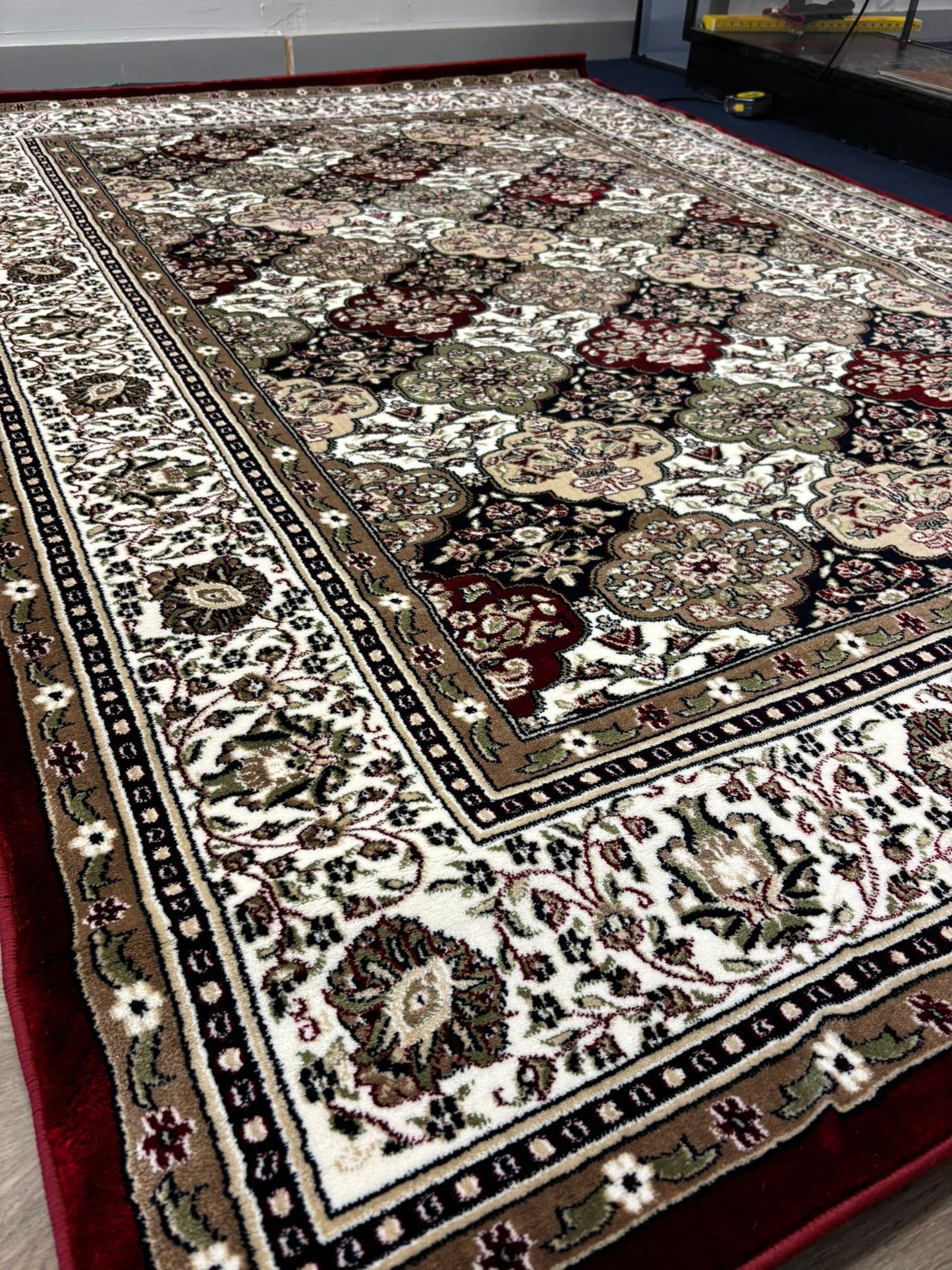 Traditional Turkish Area Rug – Floral Repeating Pattern