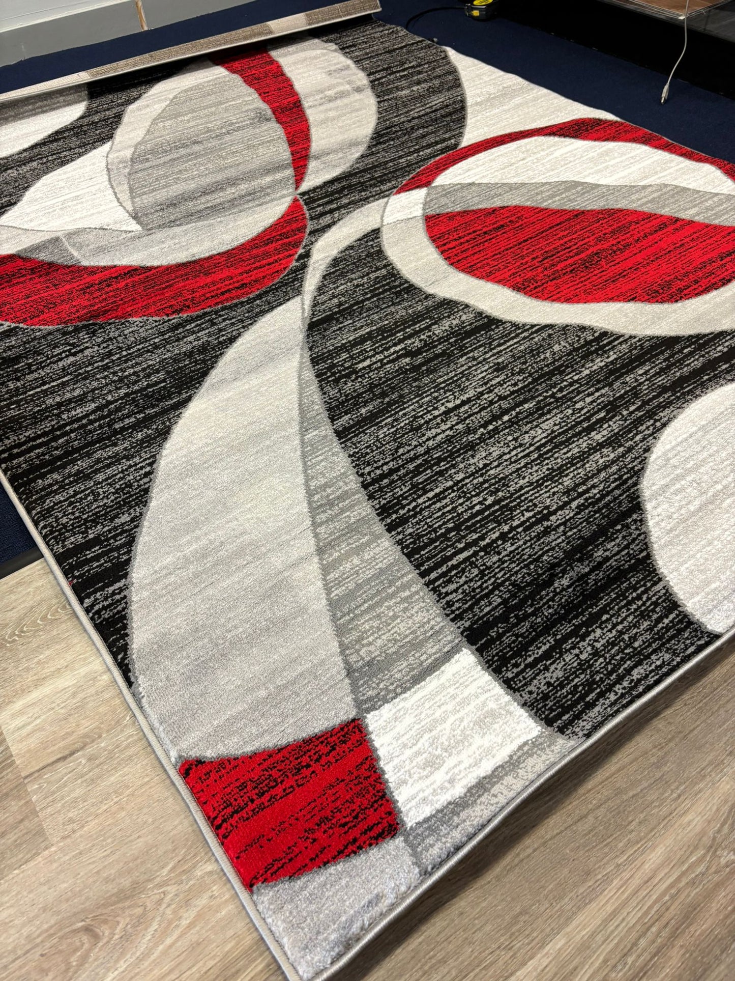 Red & Black Modern Swirl Area Rug – Eye-Catching Abstract Carpet