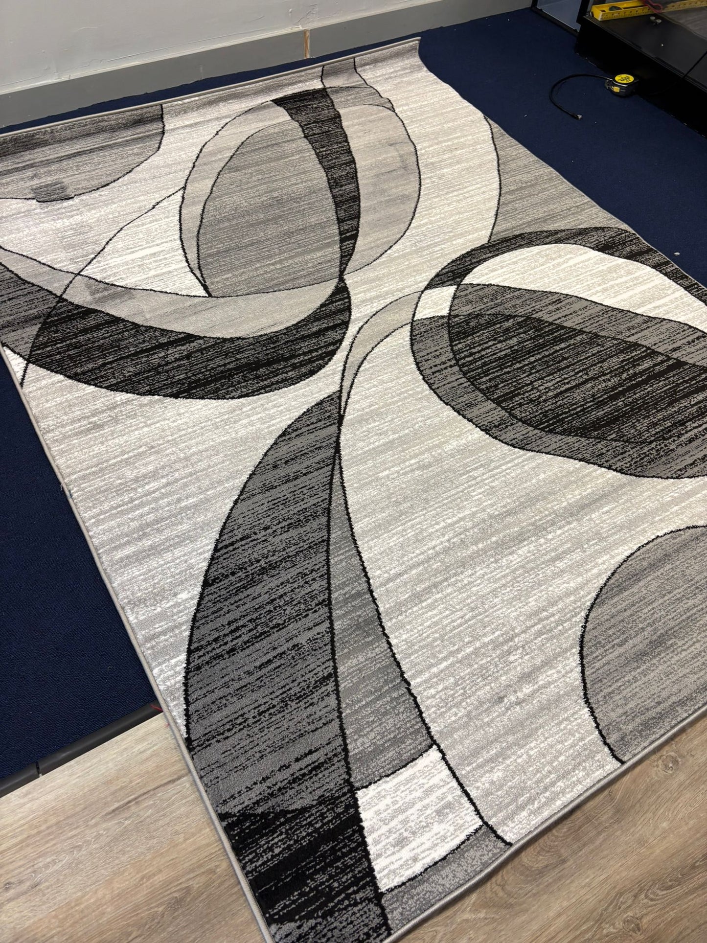 Modern Black & Gray Oval Geometric Area Rug – Stylish Contemporary Design
