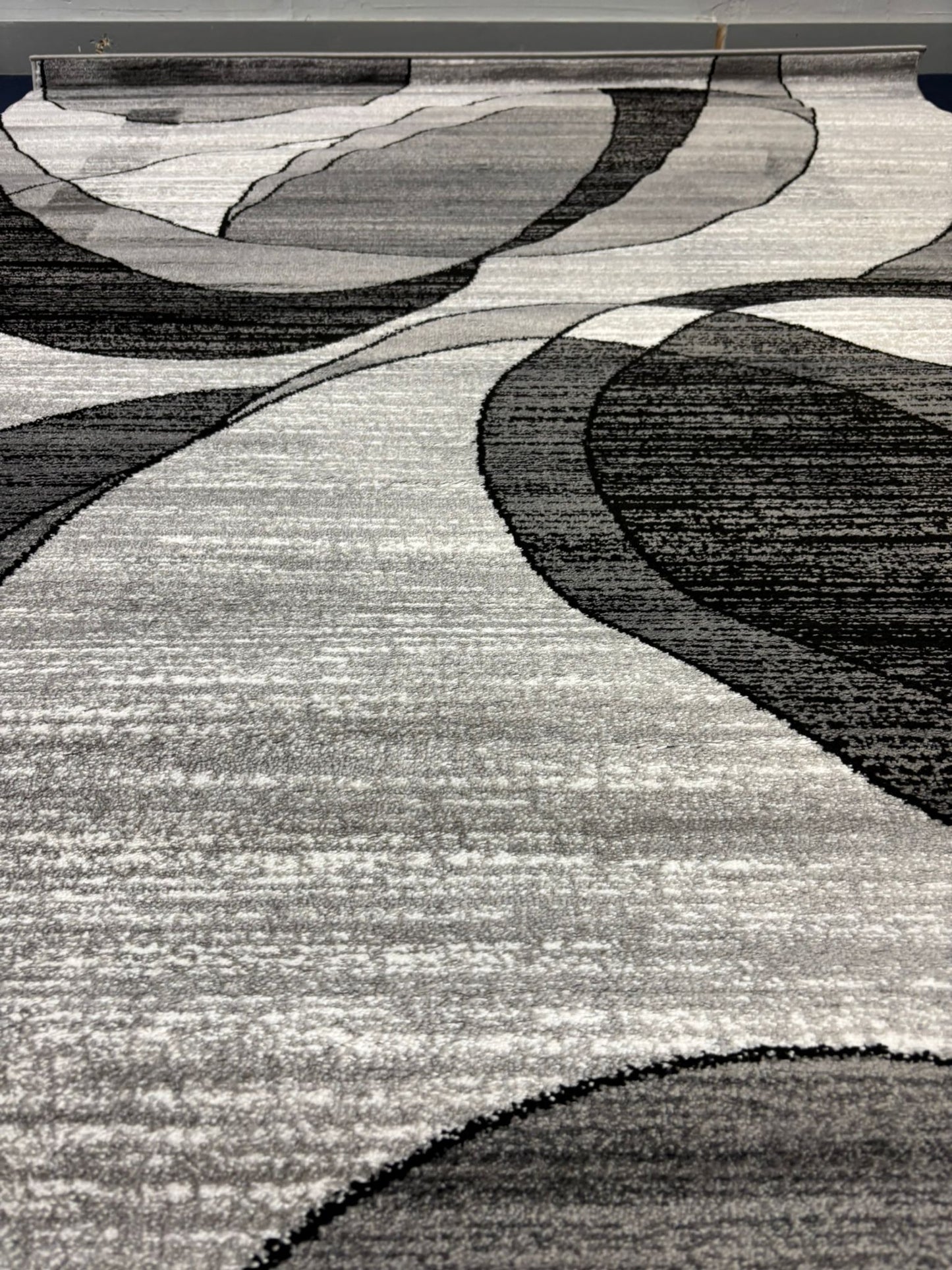 Modern Black & Gray Oval Geometric Area Rug – Stylish Contemporary Design