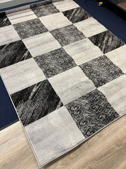 Monochrome Checkered Pattern Rug – Black & White Contemporary Carpet