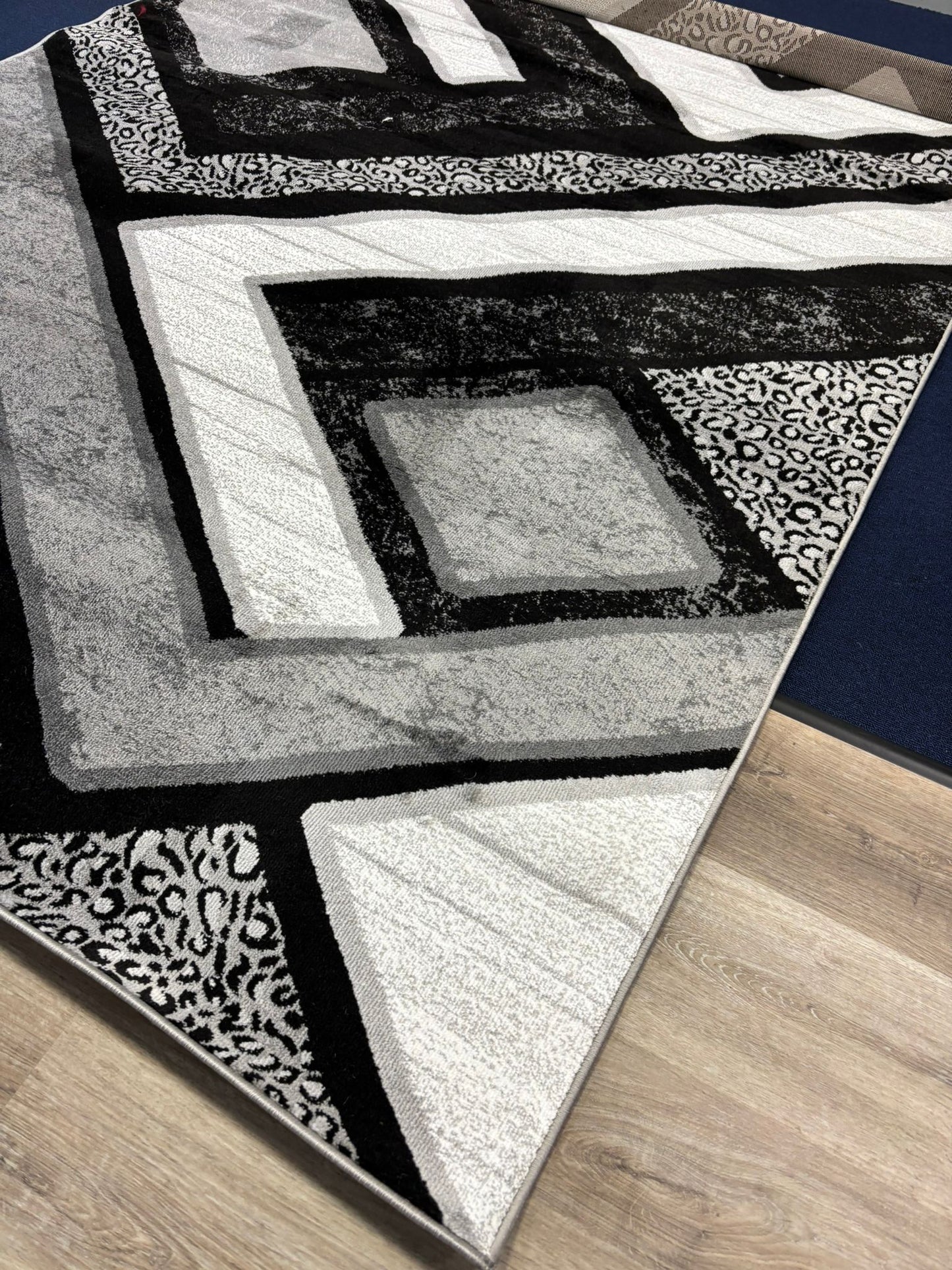 Modern Geometric Black & Grey Rug – Animal Print Accent Carpet
