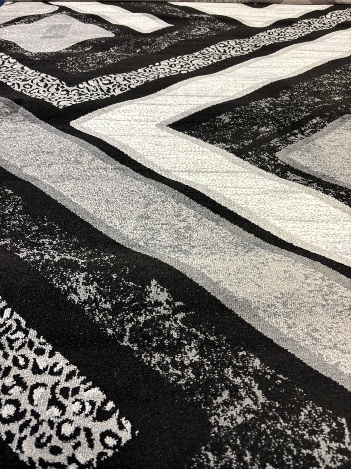 Modern Geometric Black & Grey Rug – Animal Print Accent Carpet