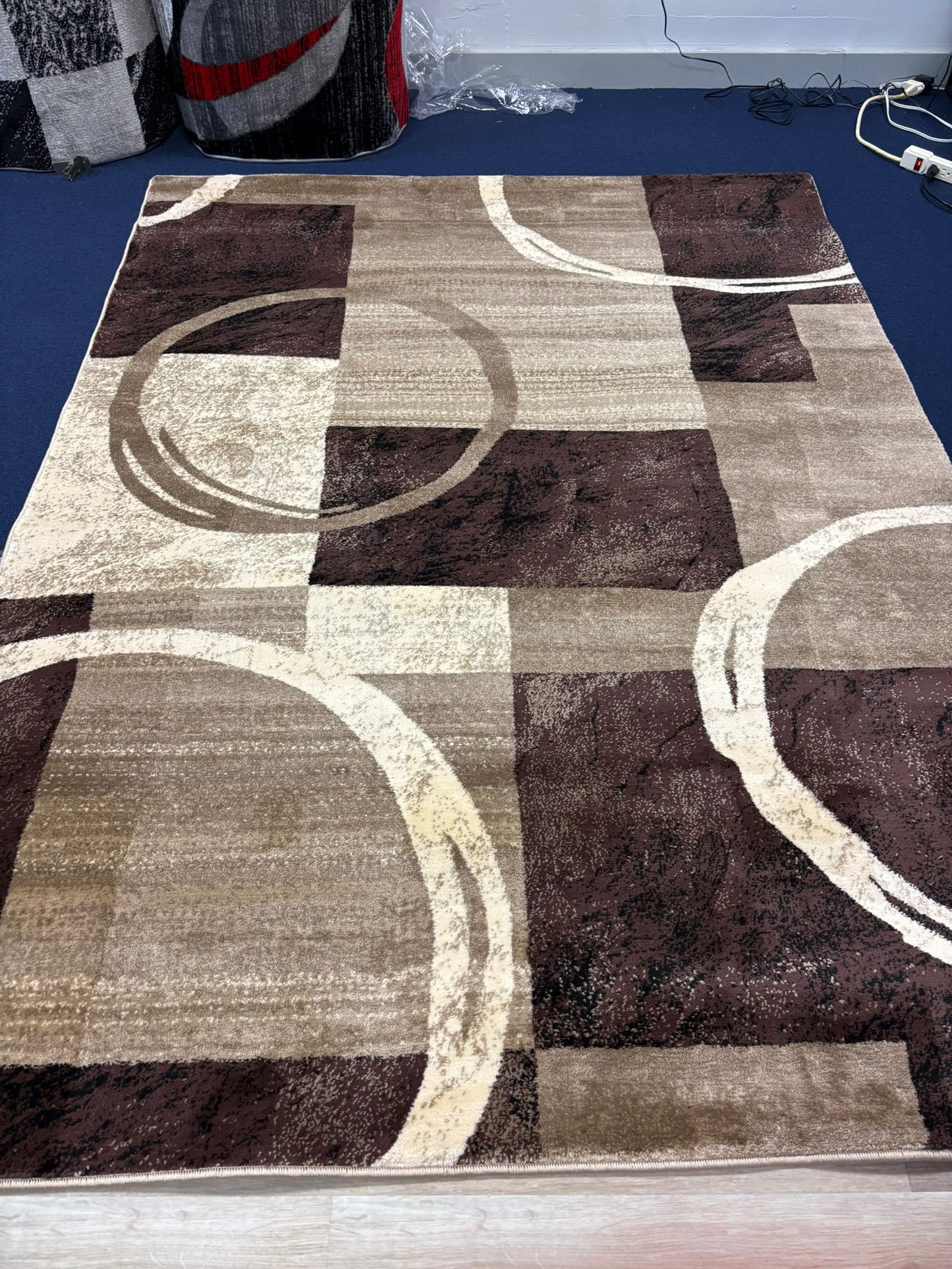 Modern Brown & Beige Circle Checkered Rug – Abstract Living Room Carpet