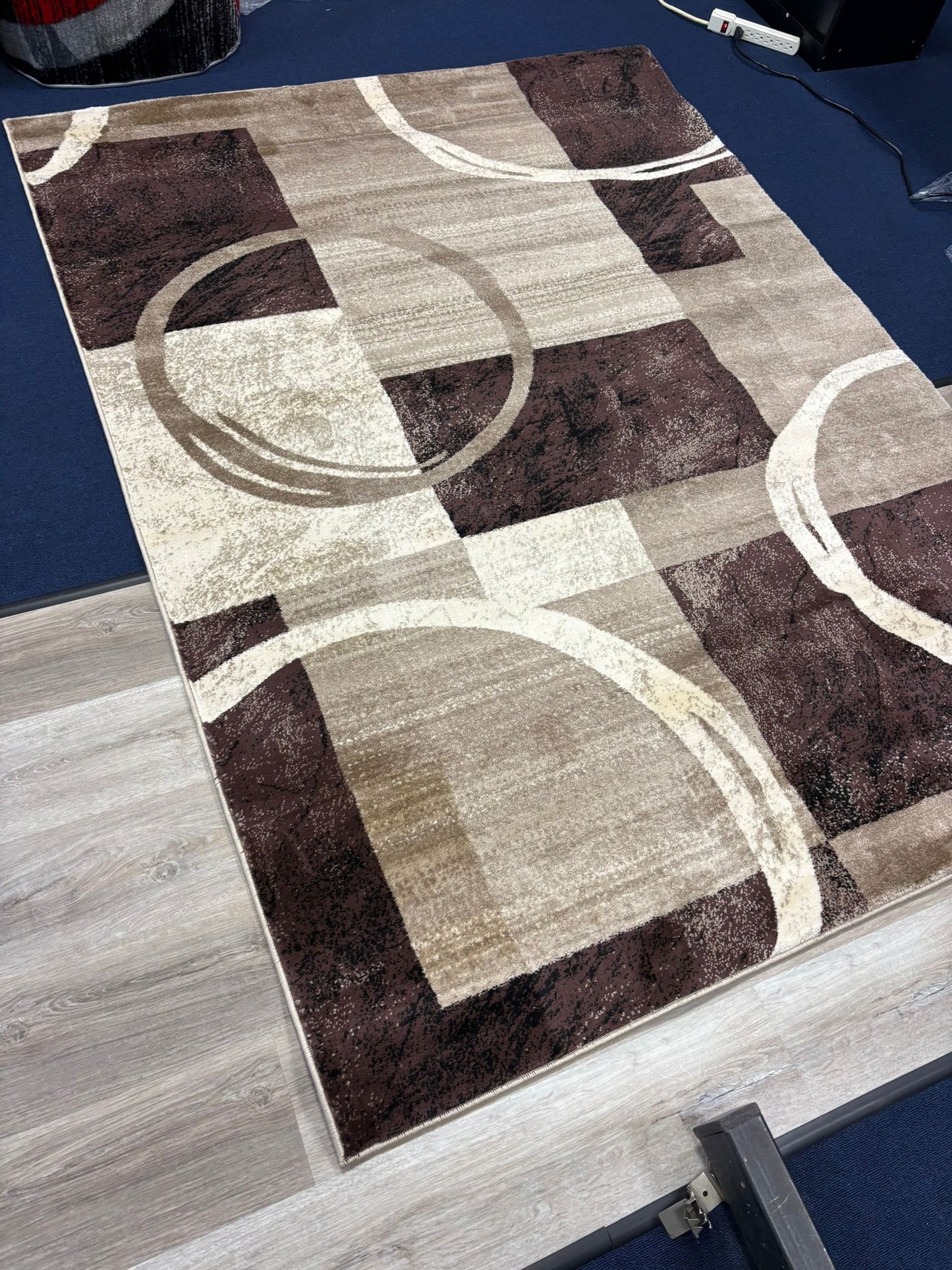 Modern Brown & Beige Circle Checkered Rug – Abstract Living Room Carpet