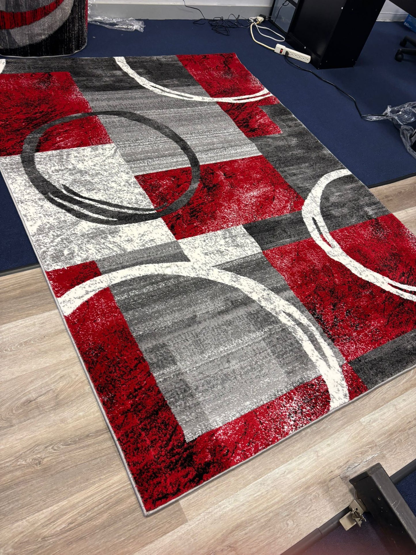 Red & Gray Modern Geometric Circle Rug – Abstract Living Room Carpet