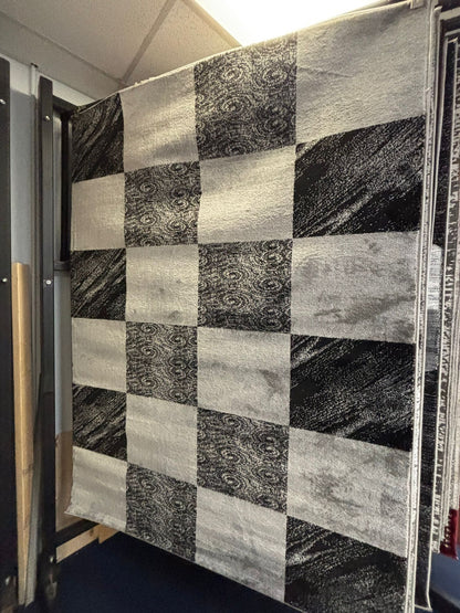 Monochrome Checkered Pattern Rug – Black & White Contemporary Carpet